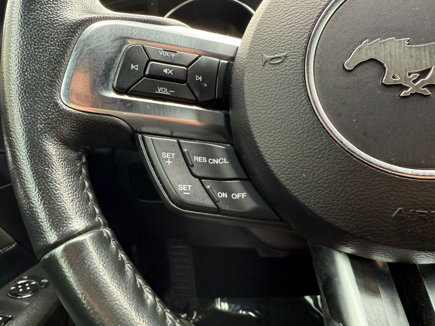 2019 Ford Mustang - Image 27