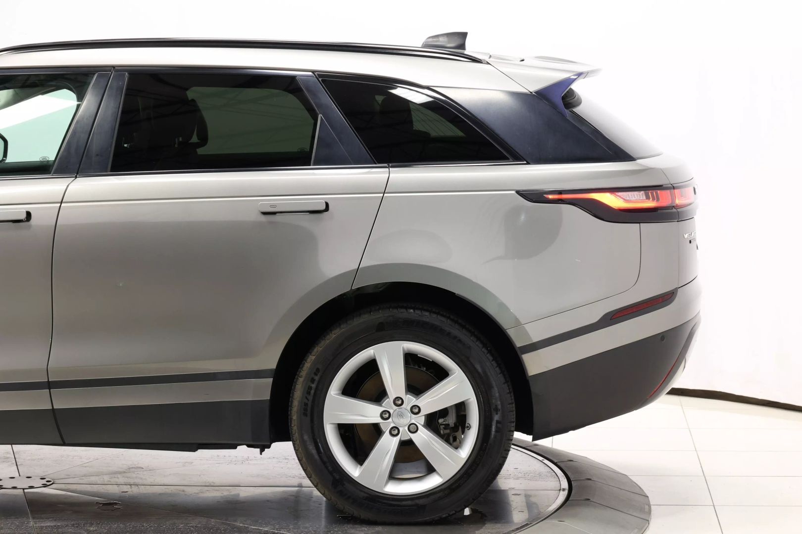 2019 Land Rover Range Rover Velar - Image 8