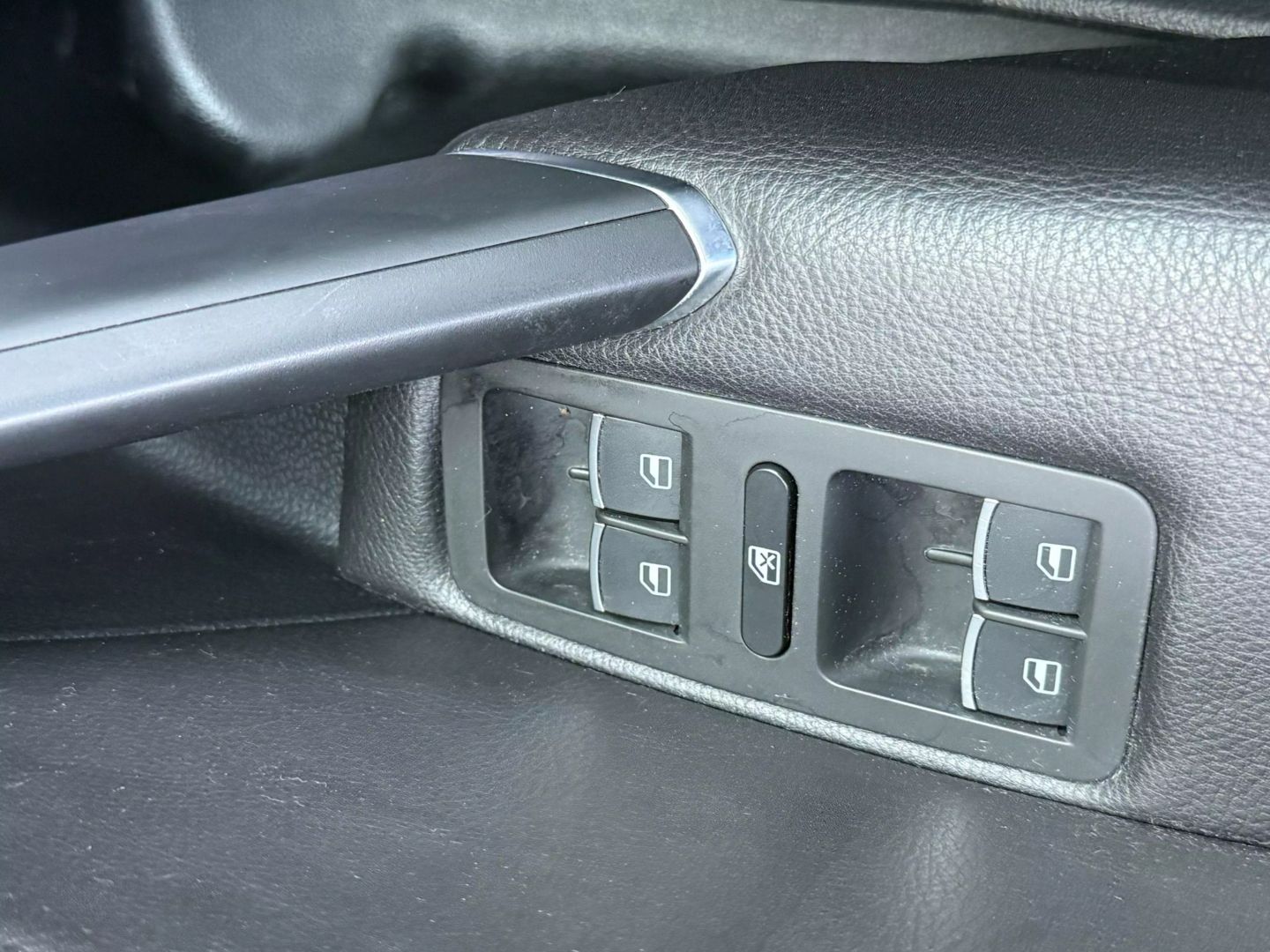 2017 Volkswagen Passat - Image 46