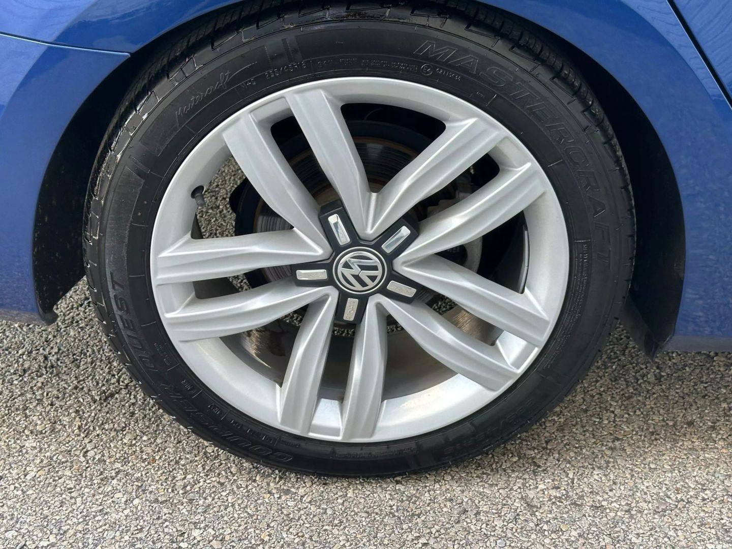 2017 Volkswagen Passat - Image 44