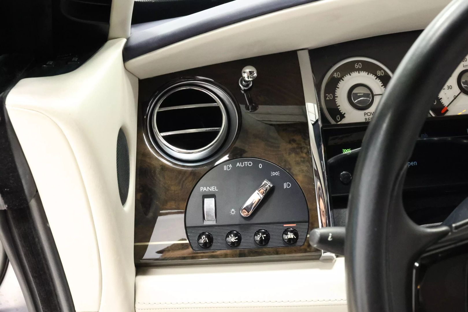2014 Rolls-royce Wraith - Image 20