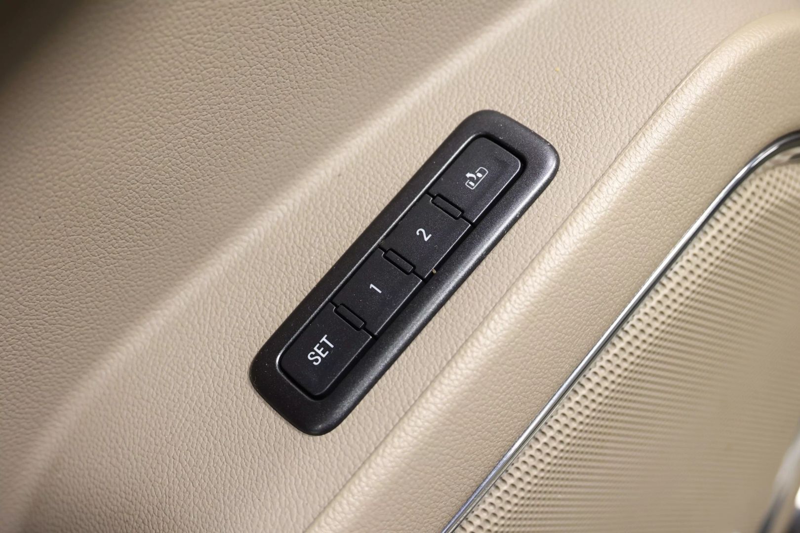 2016 Chevrolet Tahoe - Image 12