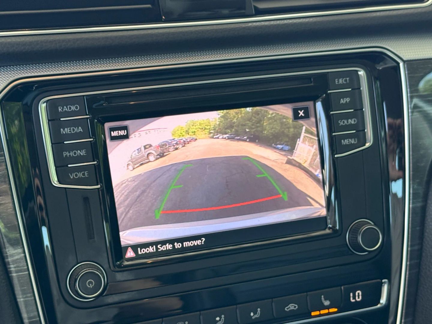 2018 Volkswagen Passat - Image 39