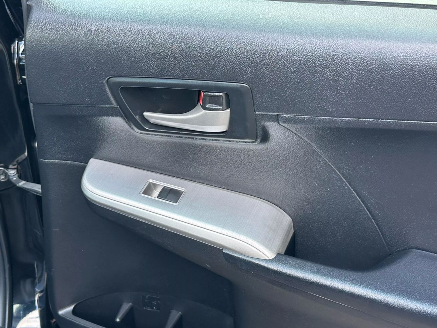 2014 Toyota Camry - Image 23