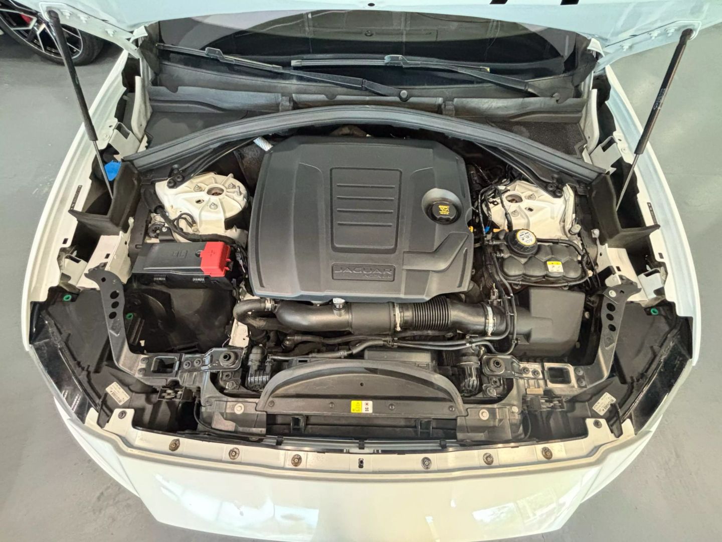 2018 Jaguar F-pace 30t Premium Sport Utility 4d - Image 40