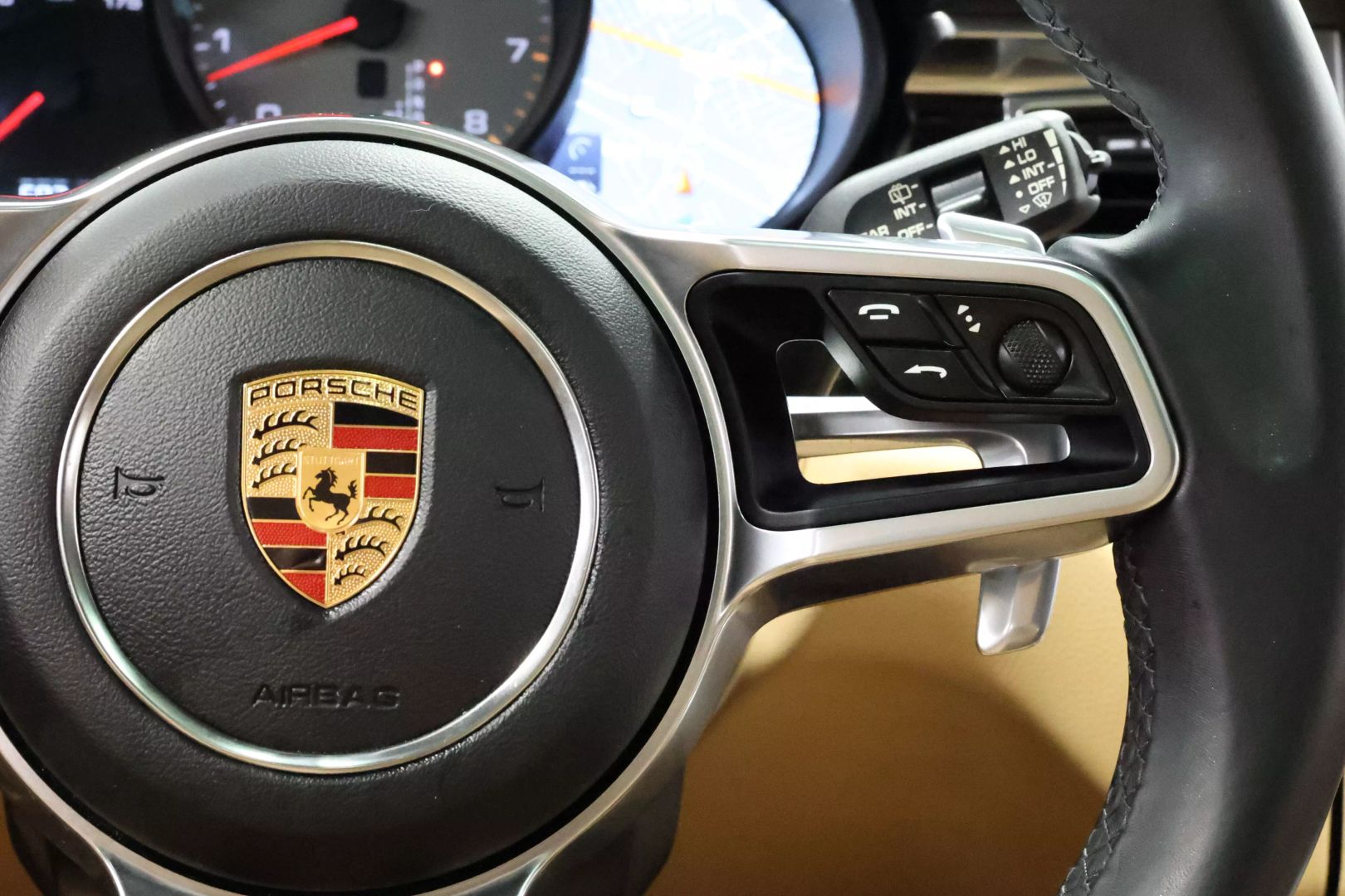 2017 Porsche Macan - Image 28