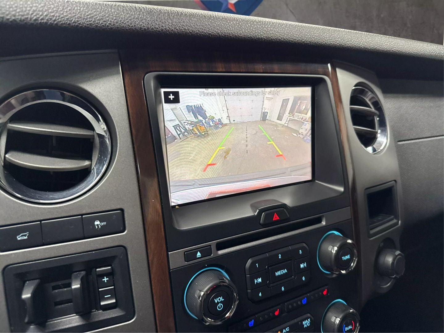 2017 Ford Expedition - Image 23