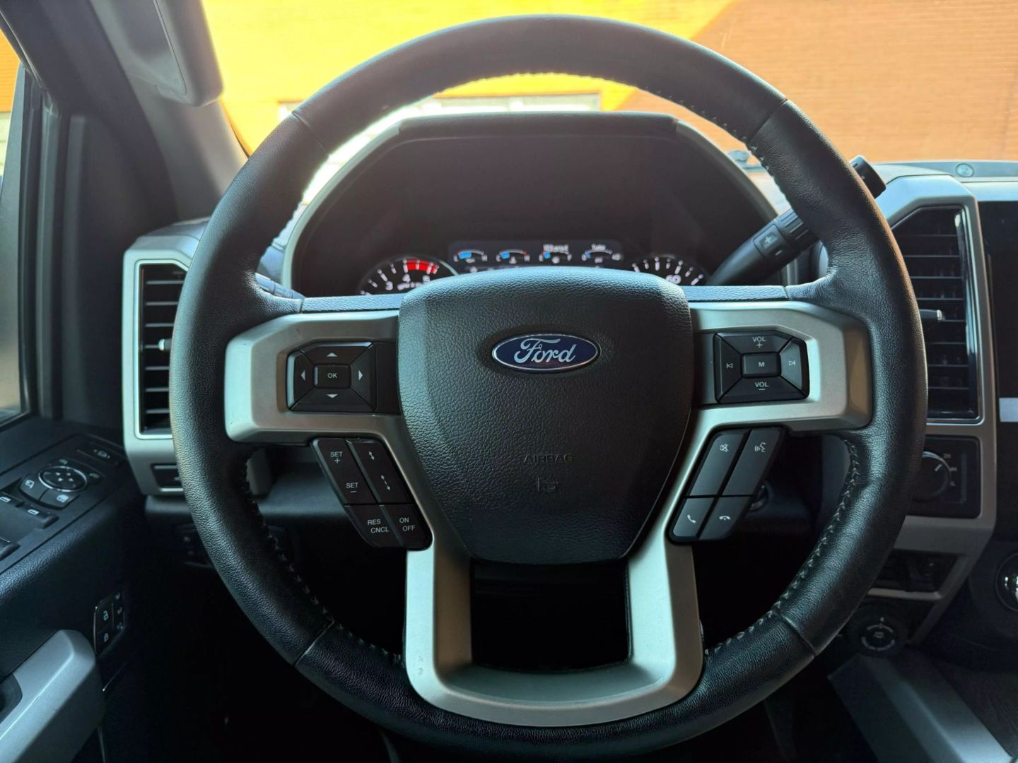 2020 Ford F250 Super Duty Crew Cab - Image 23