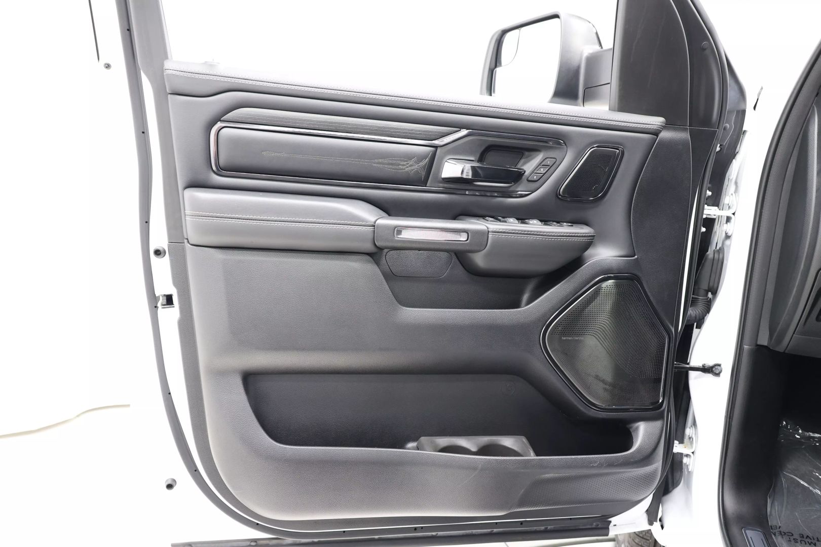 2023 Ram 1500 Crew Cab - Image 9