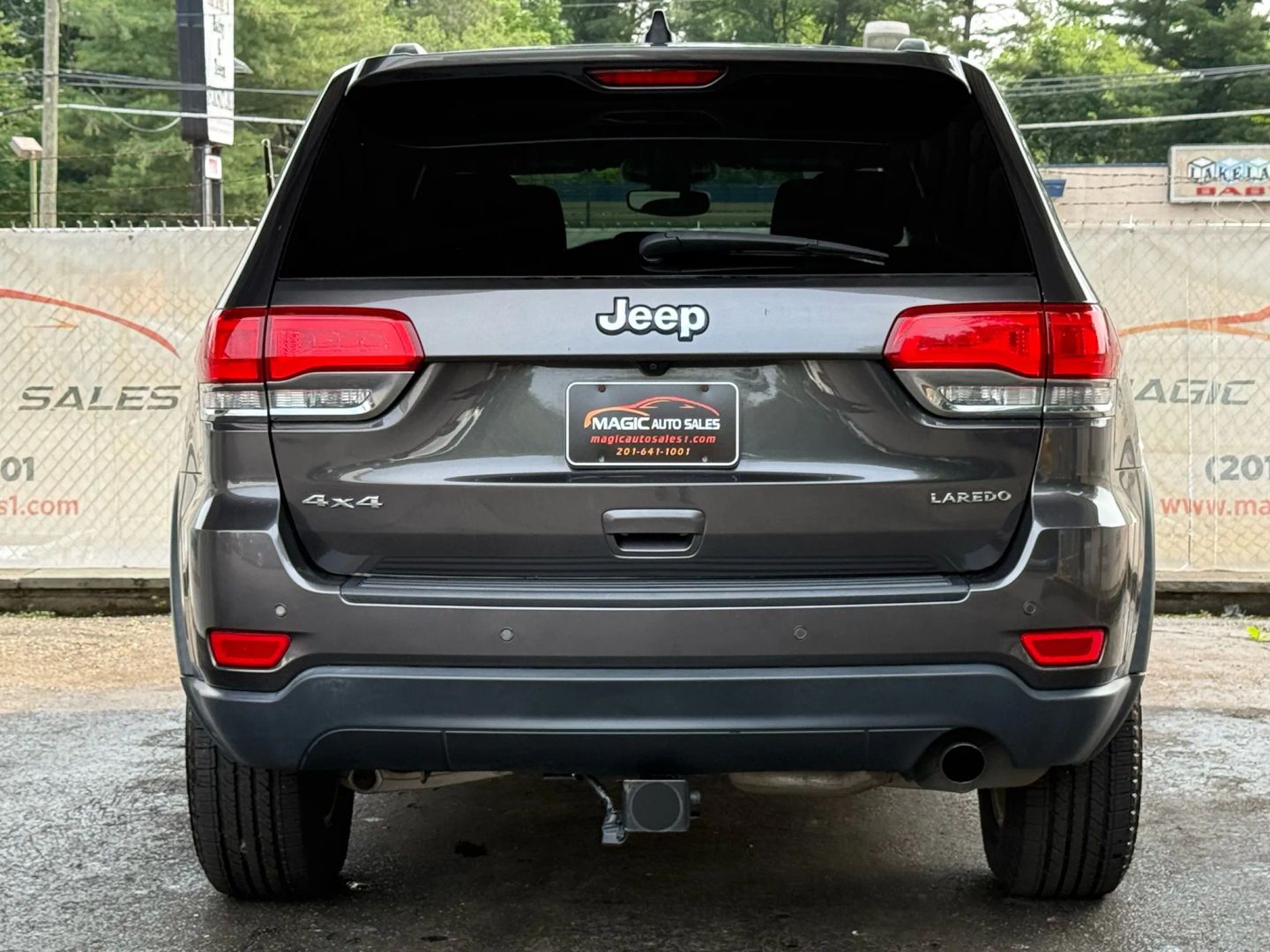 2017 Jeep Grand Cherokee - Image 10