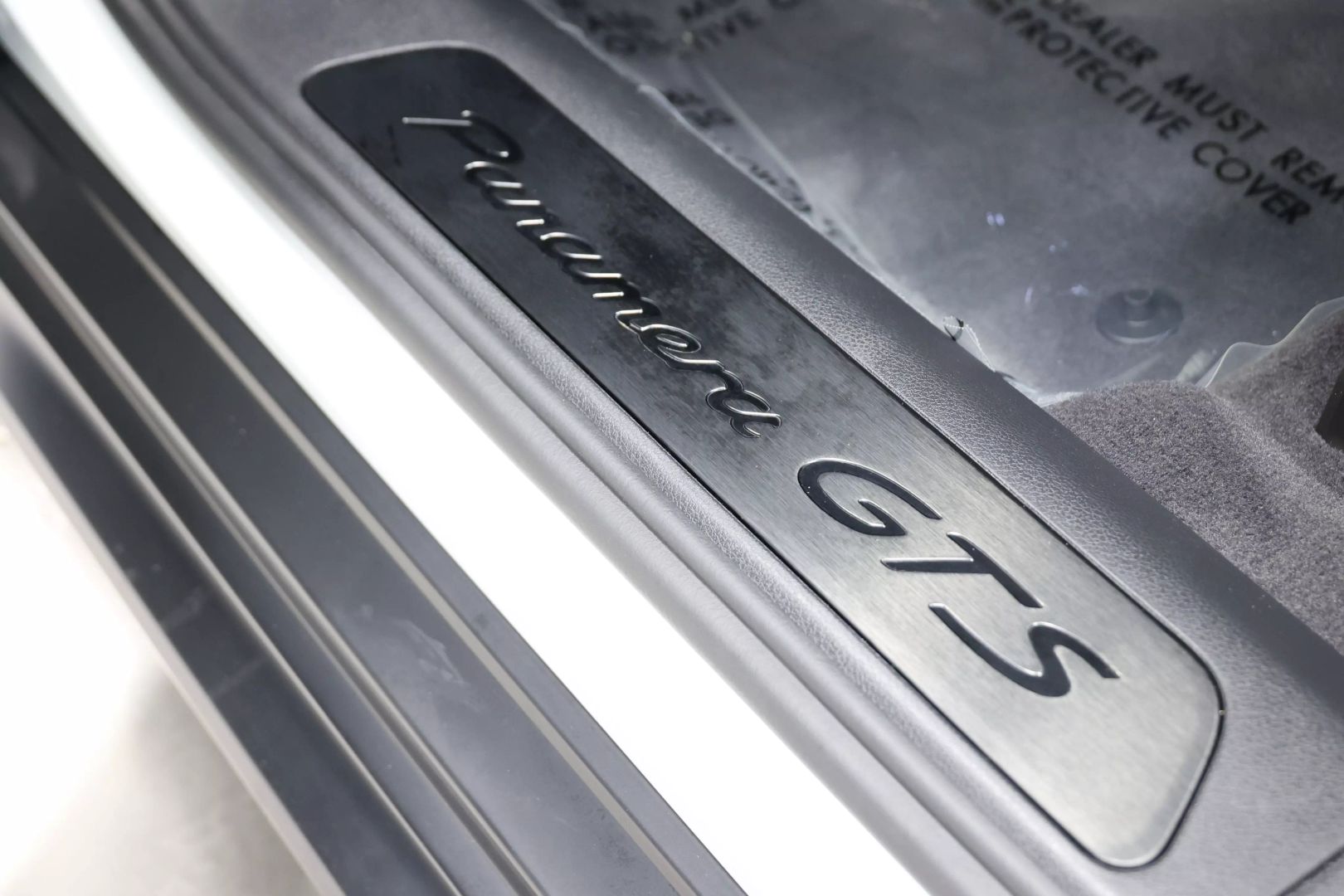 2020 Porsche Panamera - Image 15