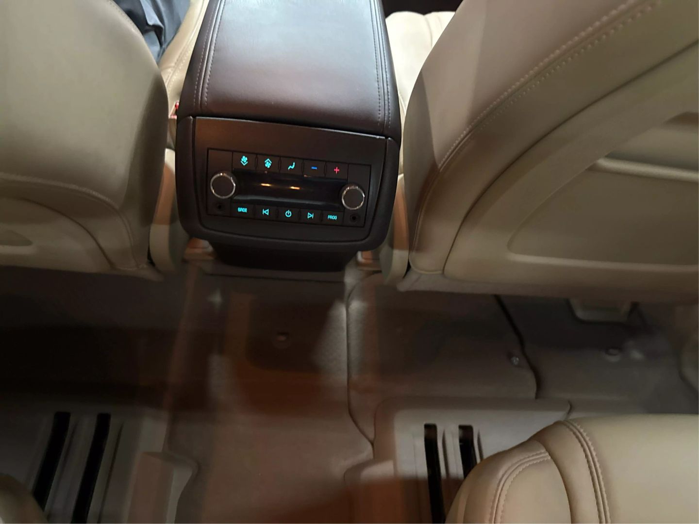 2011 Buick Enclave - Image 31