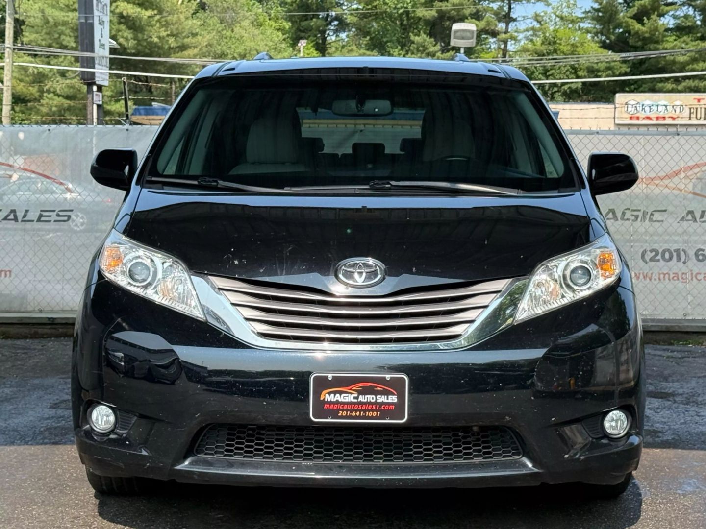 2017 Toyota Sienna - Image 5