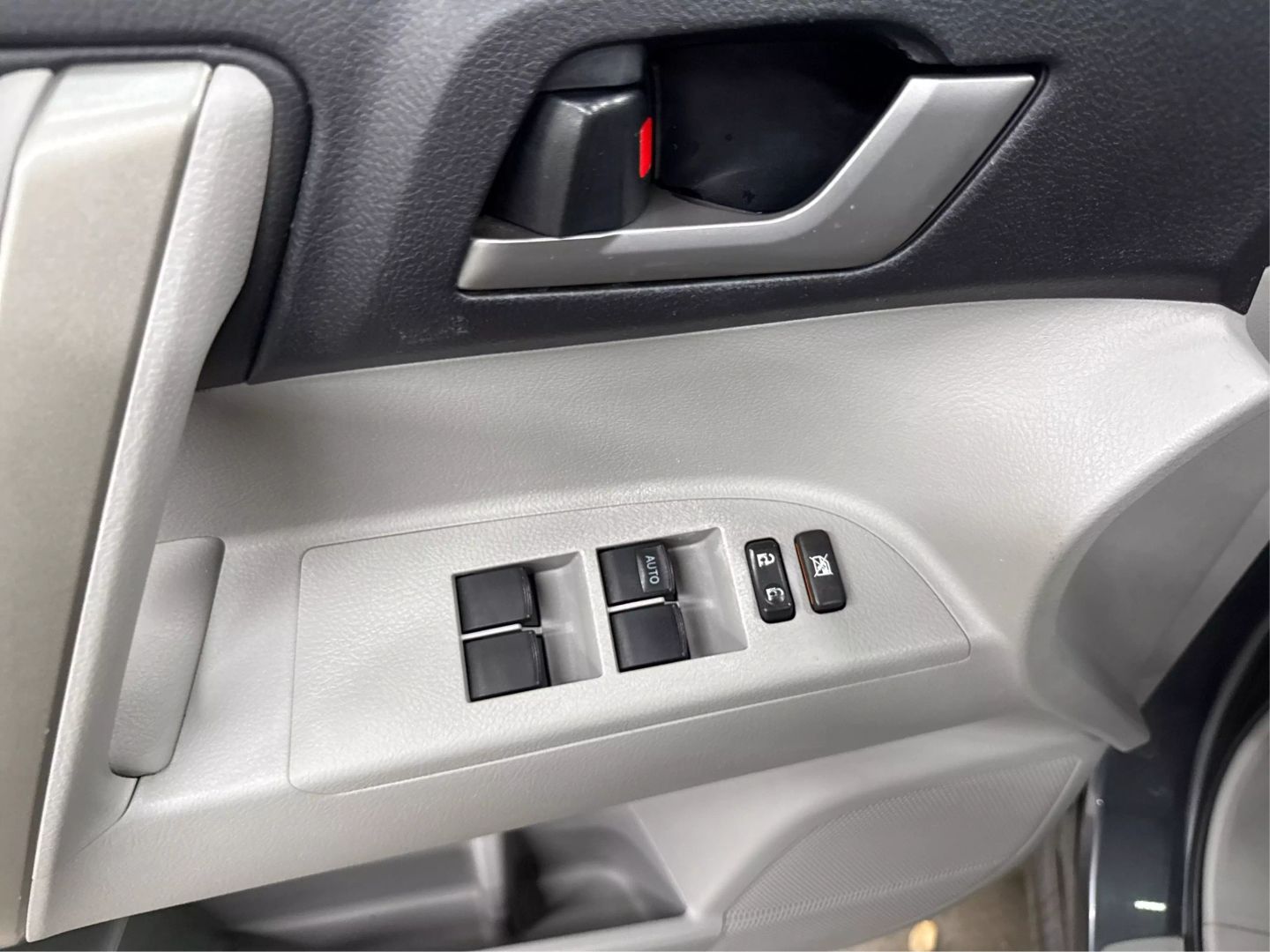 2013 Toyota Highlander - Image 24