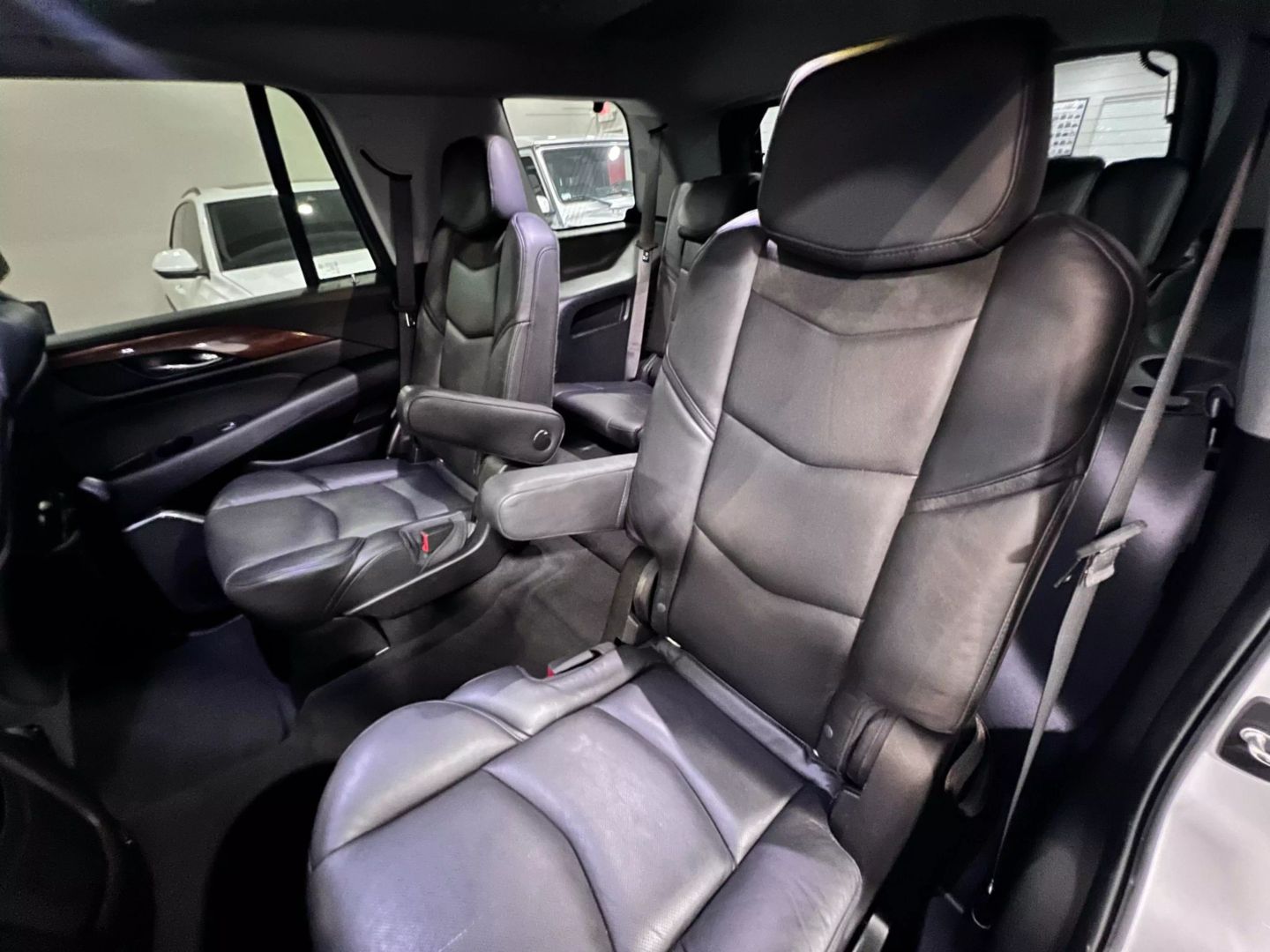 2019 Cadillac Escalade Luxury Sport Utility 4d - Image 18