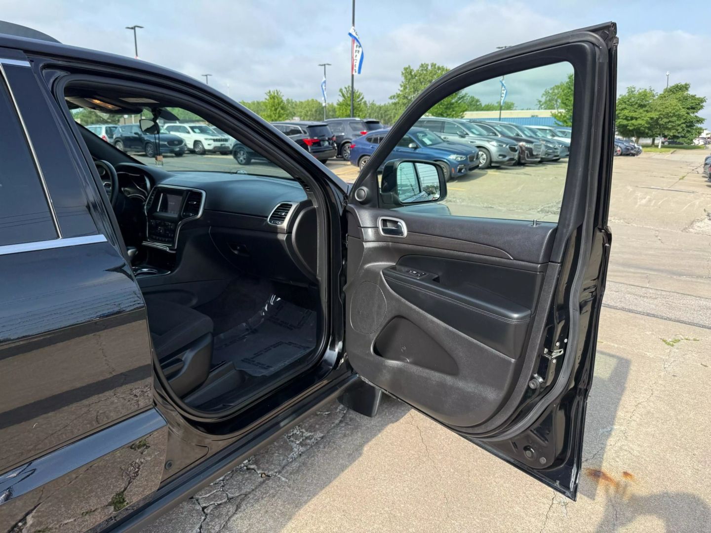 2018 Jeep Grand Cherokee - Image 23