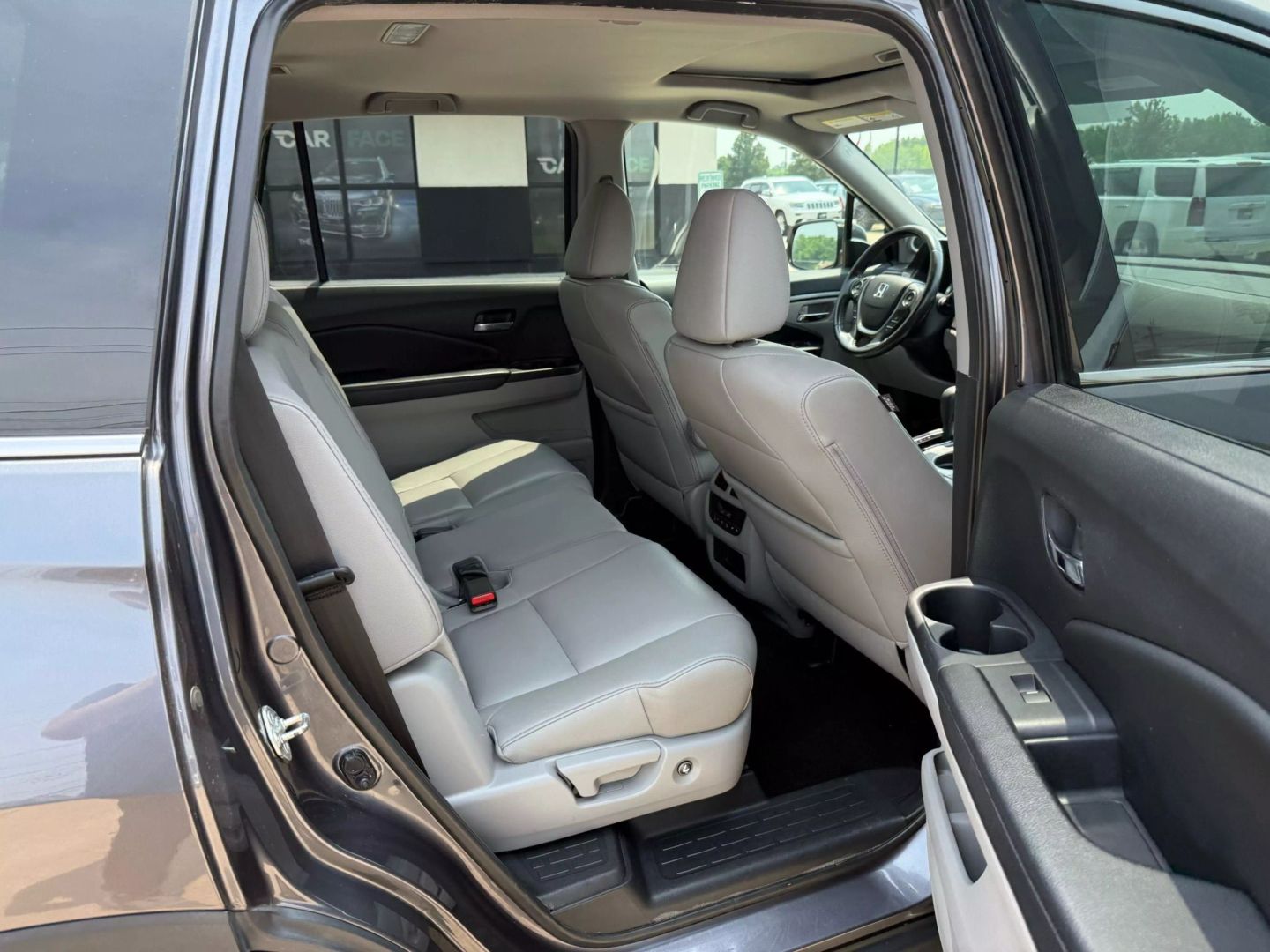 2017 Honda Pilot - Image 24