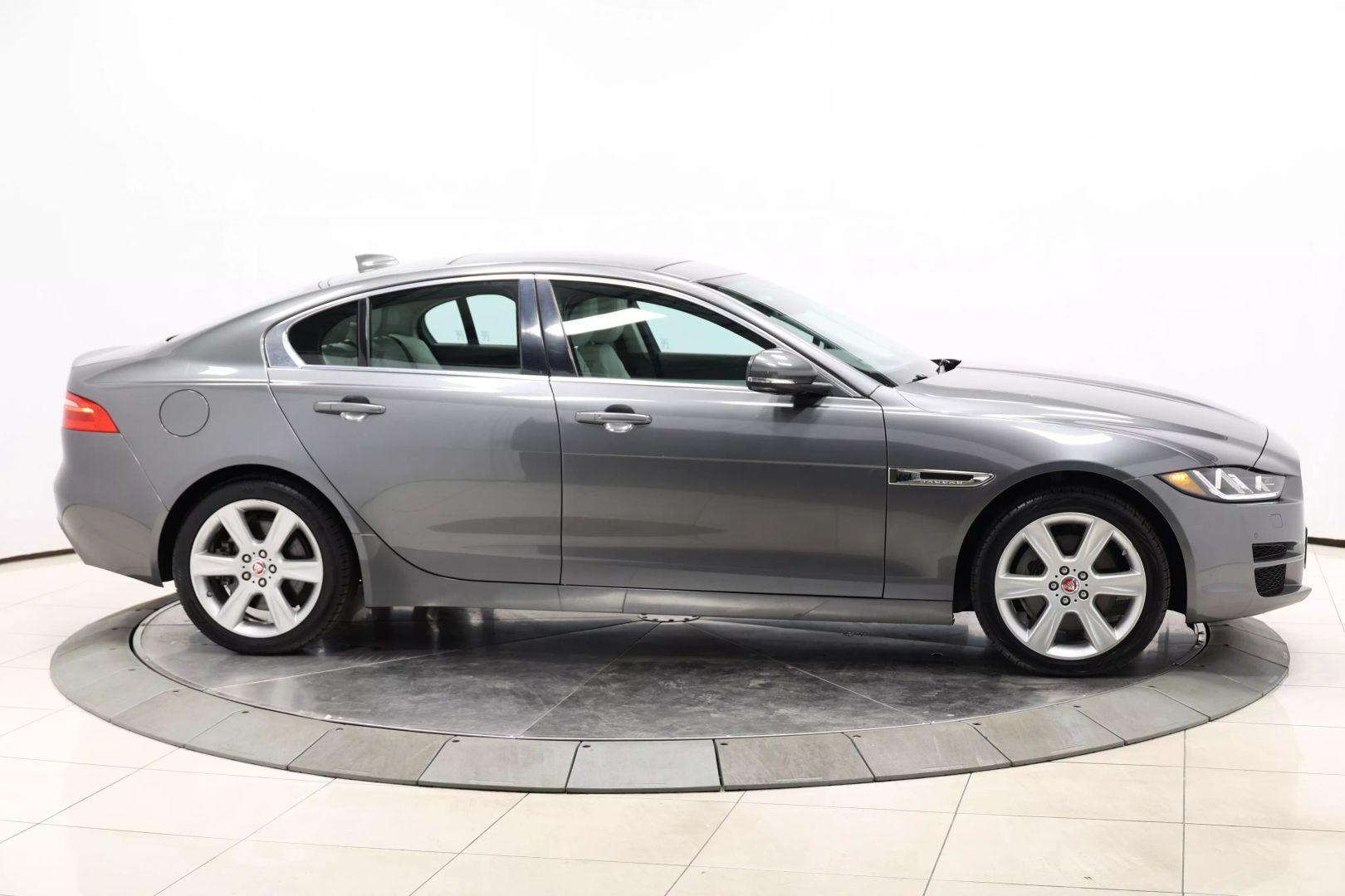 2019 Jaguar Xe - Image 63