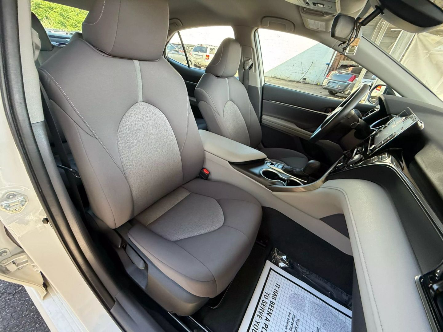 2022 Toyota Camry Hybrid - Image 26