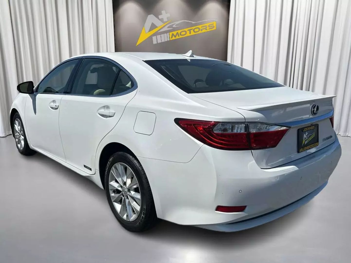 2013 LEXUS ES SEDAN 4-CYL, HYBRID, 2.5 LITER ES 300H SEDAN 4D