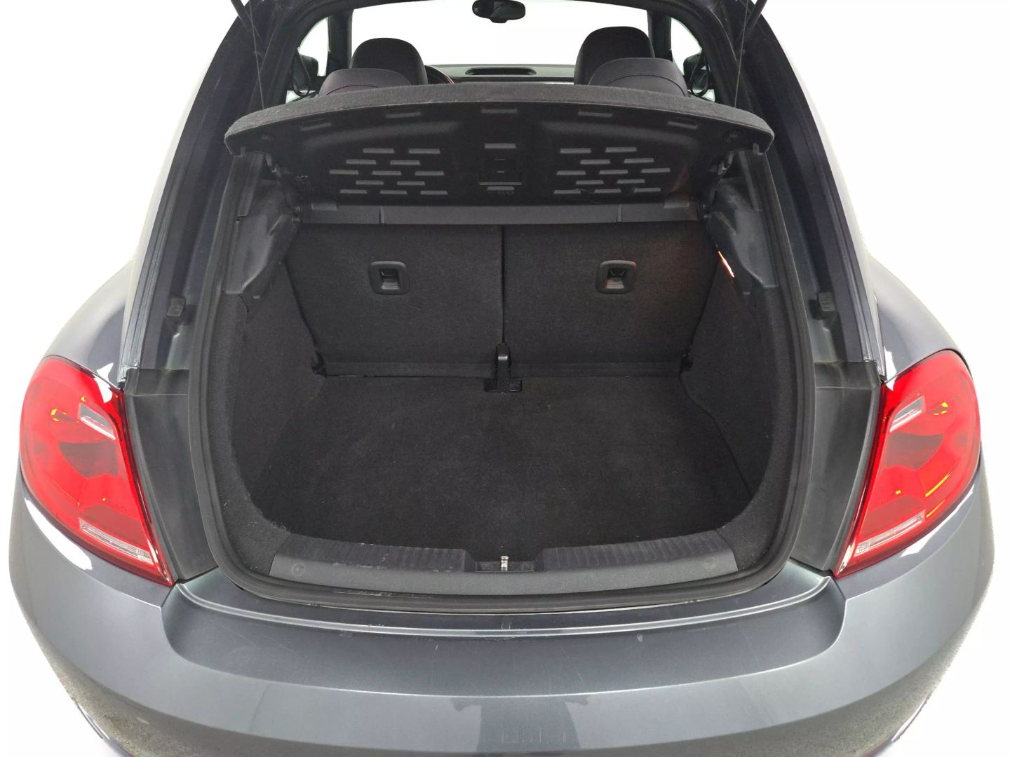 2016 Volkswagen Beetle - Image 11
