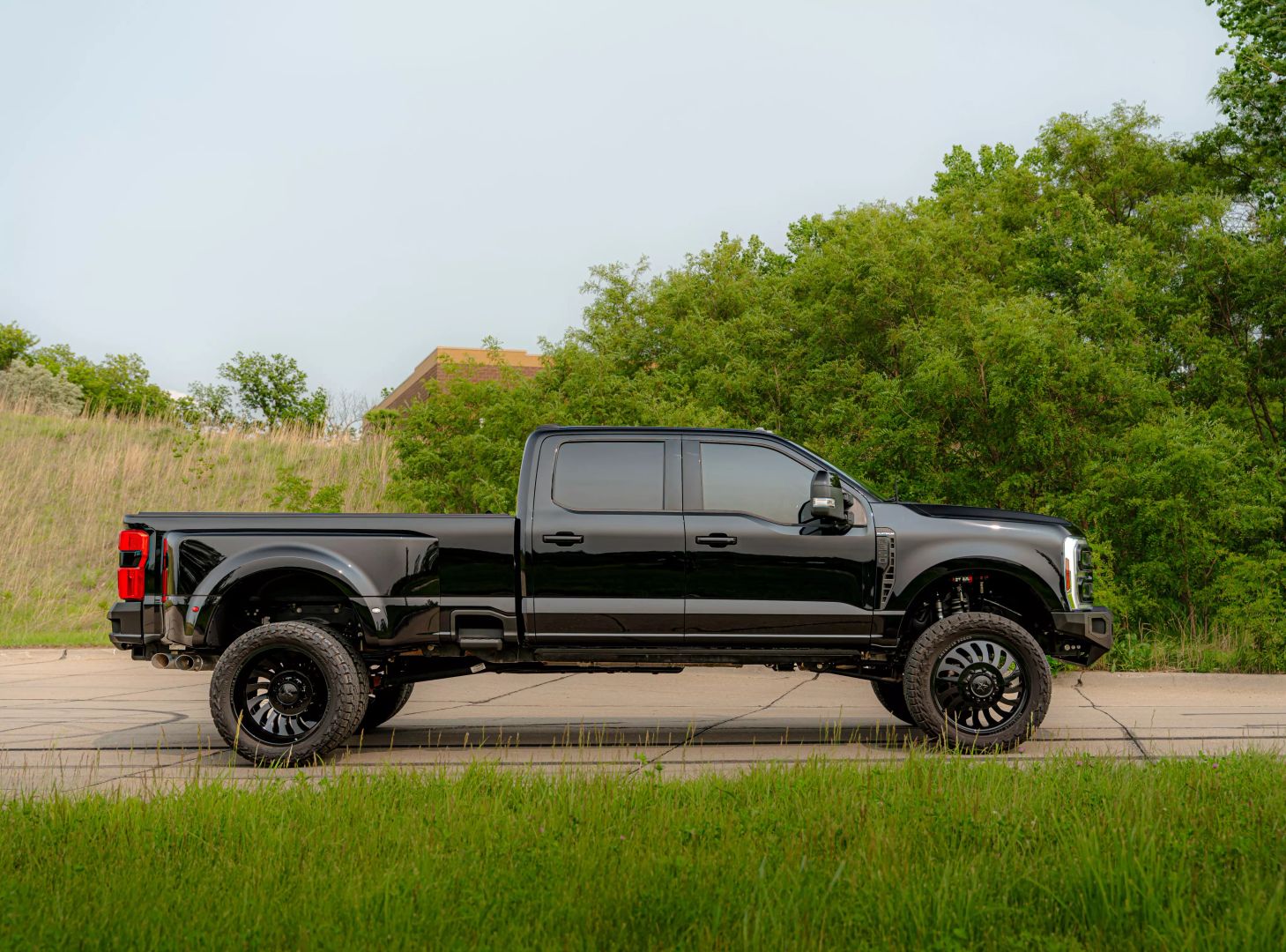 2024 Ford F350 Super Duty Crew Cab - Image 14