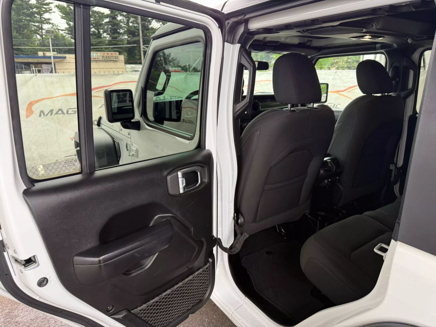 2021 Jeep Wrangler Unlimited - Image 17