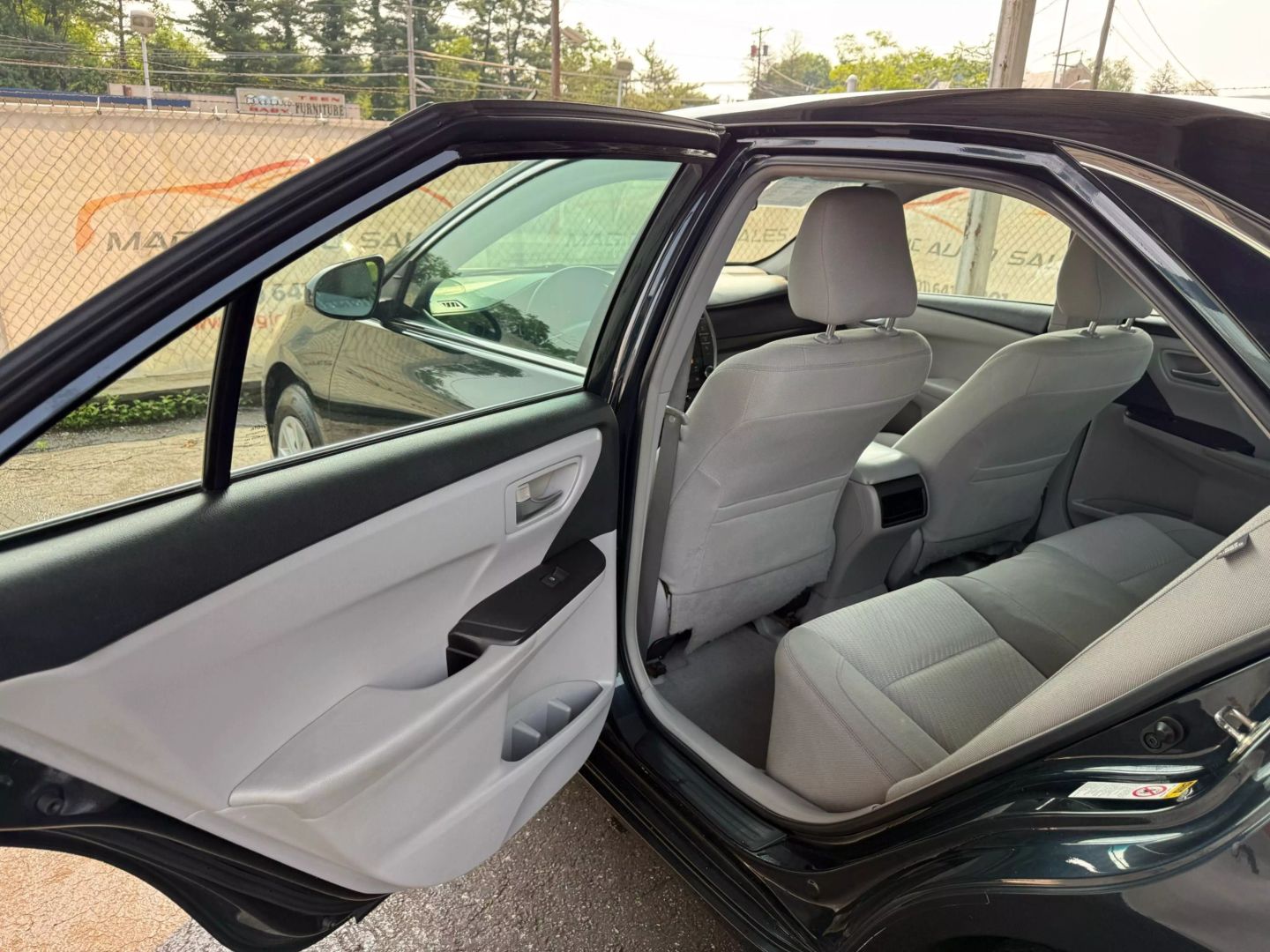 2015 Toyota Camry - Image 17
