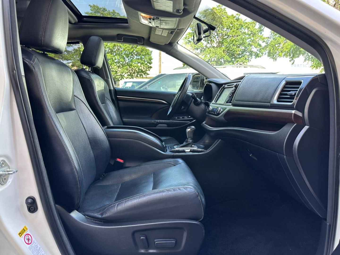 2014 Toyota Highlander - Image 25