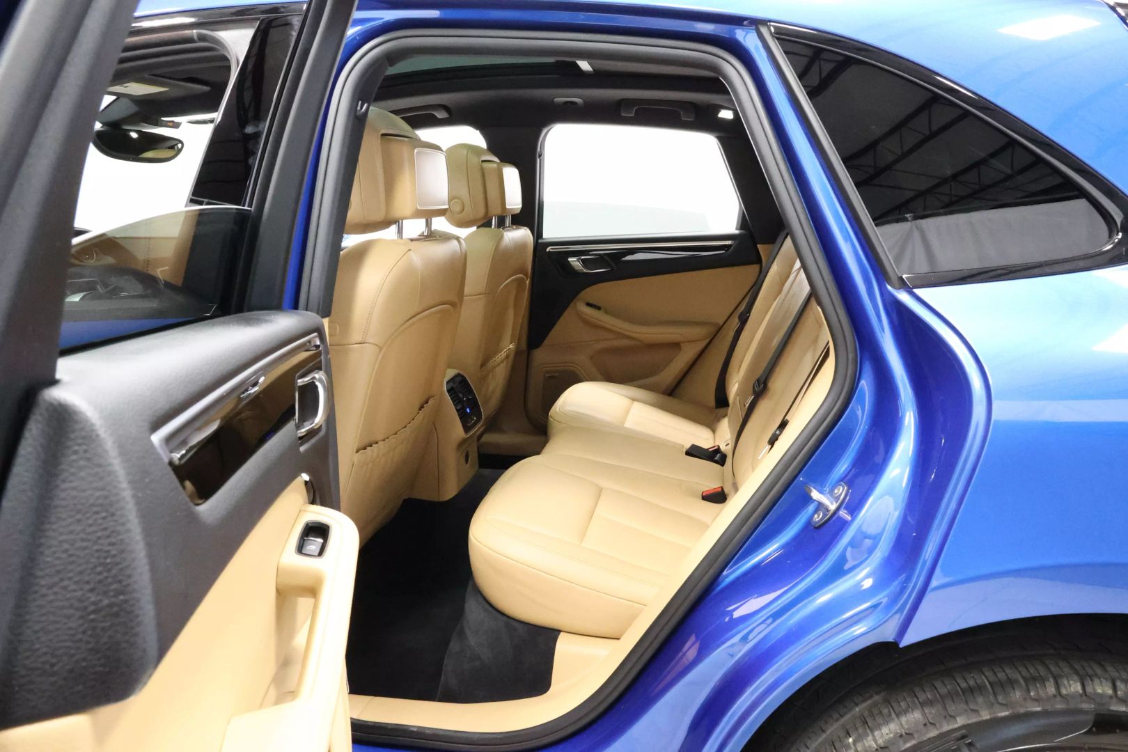 2017 Porsche Macan - Image 53