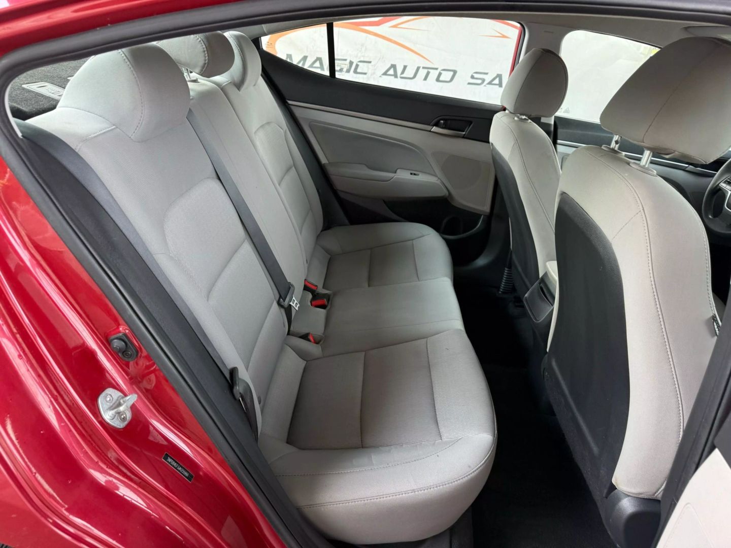 2018 Hyundai Elantra - Image 22