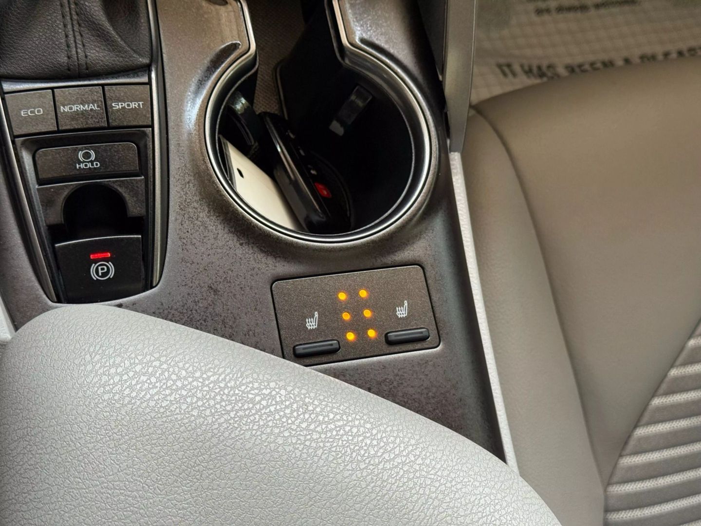 2022 Toyota Camry - Image 30