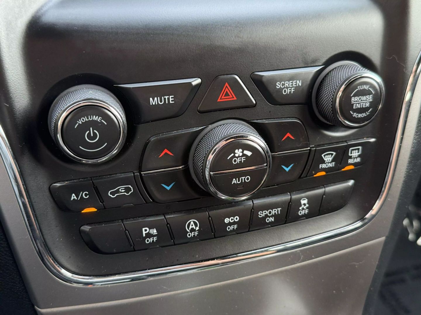 2018 Jeep Grand Cherokee - Image 39