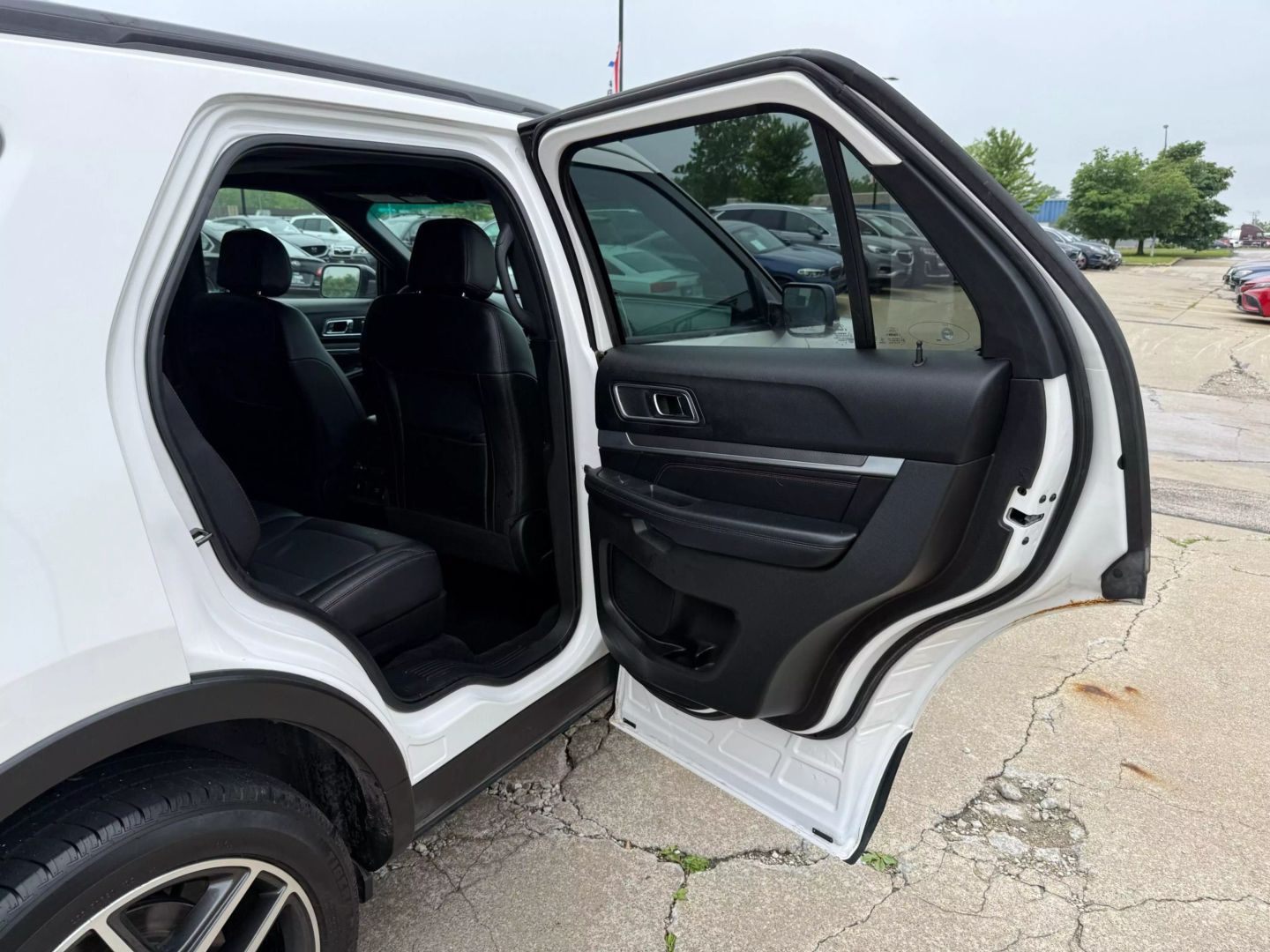 2017 Ford Explorer - Image 23