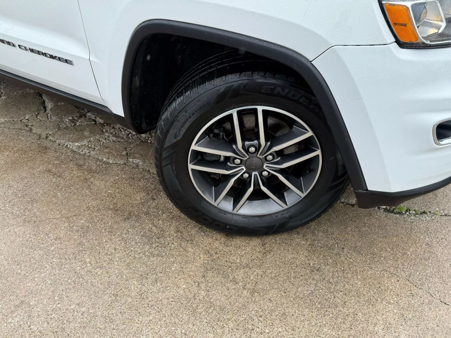 2019 Jeep Grand Cherokee - Image 57