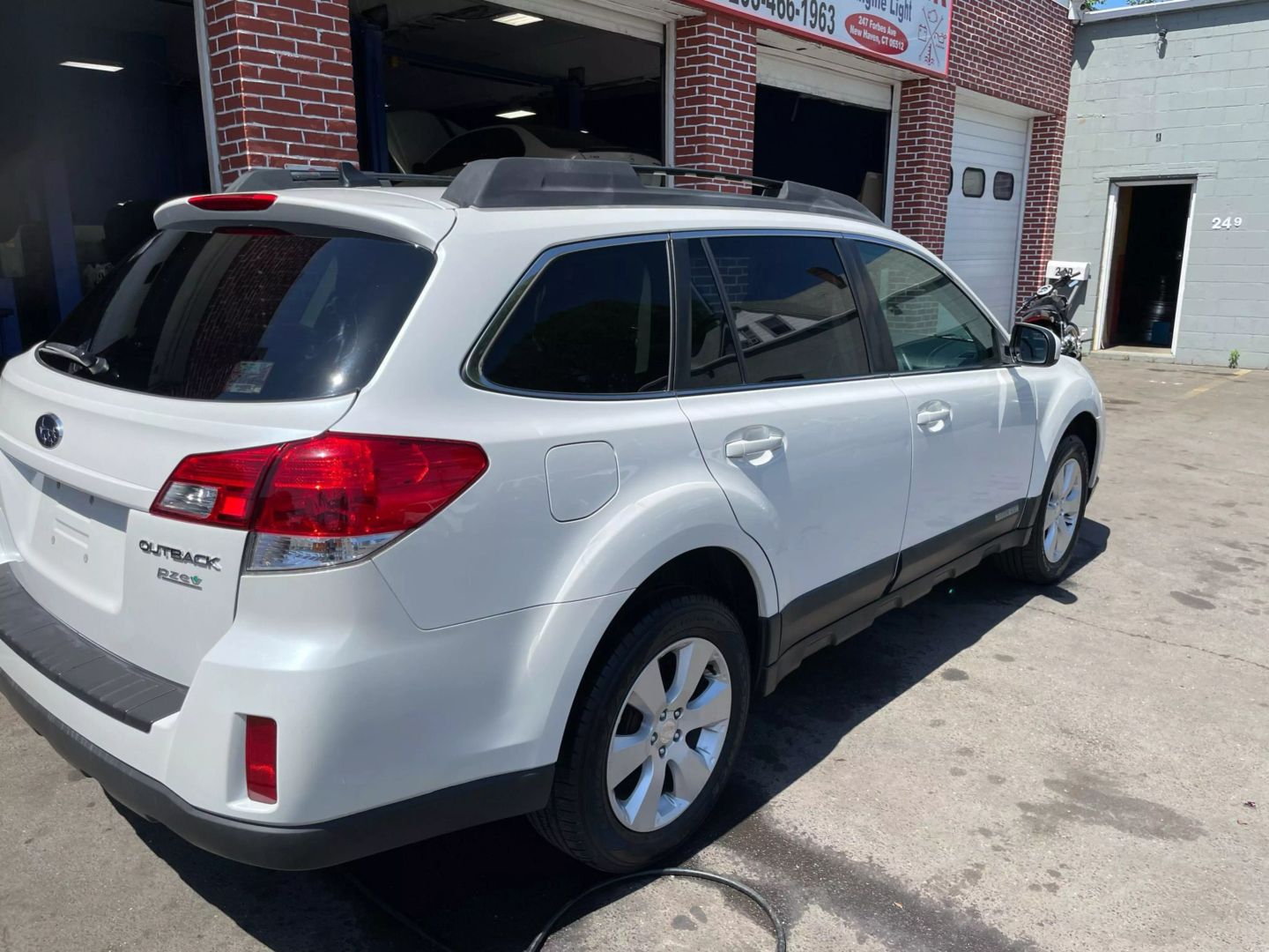 Image 6 of 2011 SUBARU OUTBACK