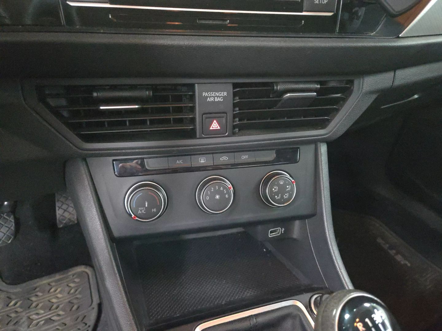 2019 Volkswagen Jetta - Image 22