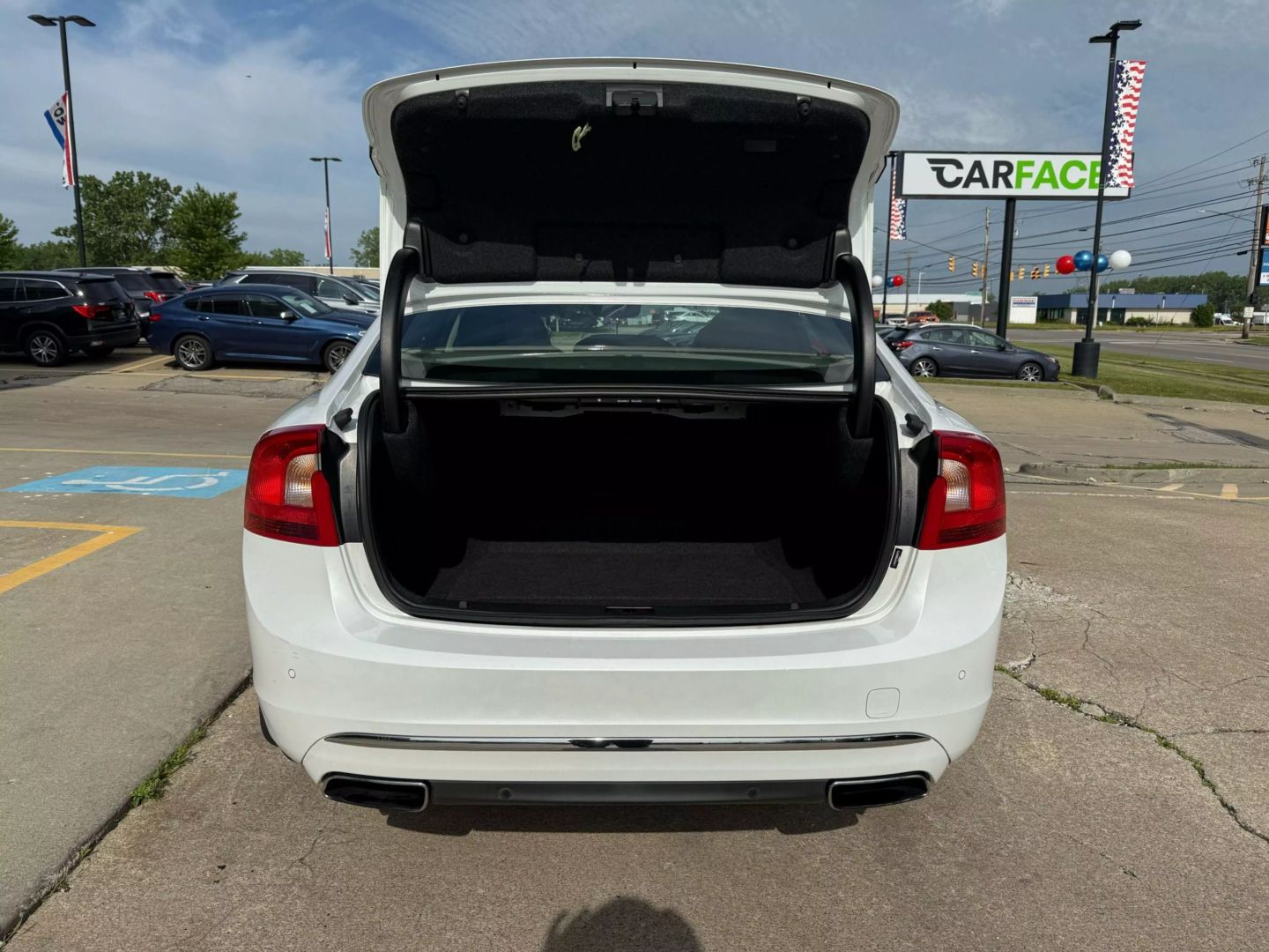2016 Volvo S60 - Image 11