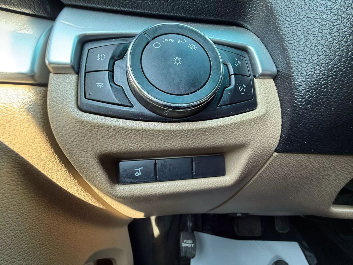 2016 Ford Explorer - Image 42