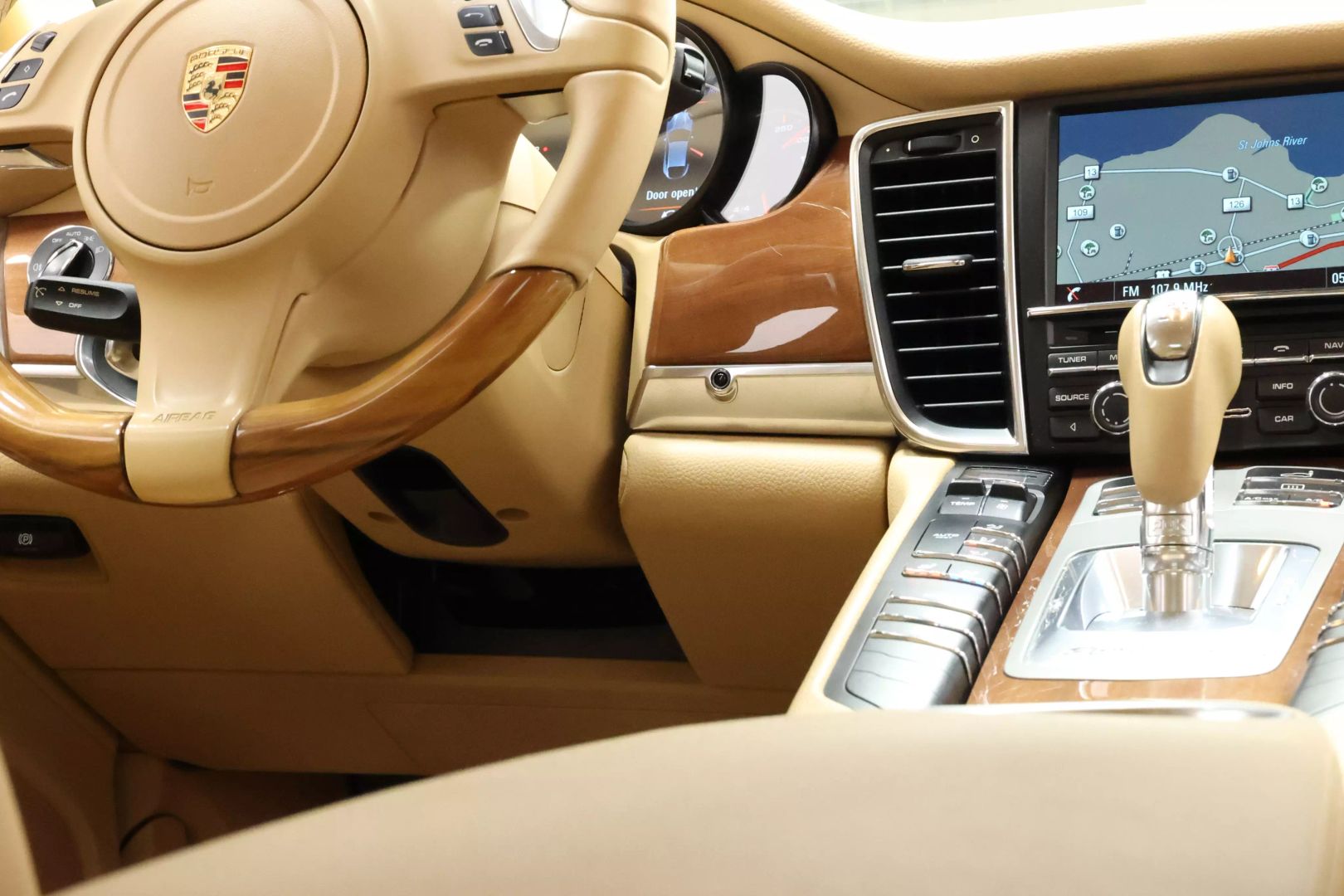 2014 Porsche Panamera - Image 94