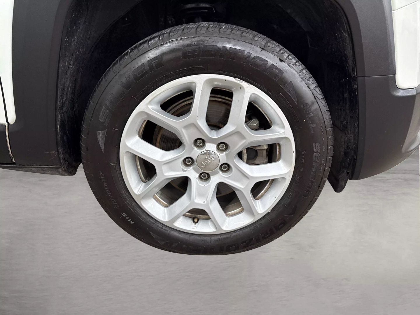 2015 Jeep Renegade - Image 14