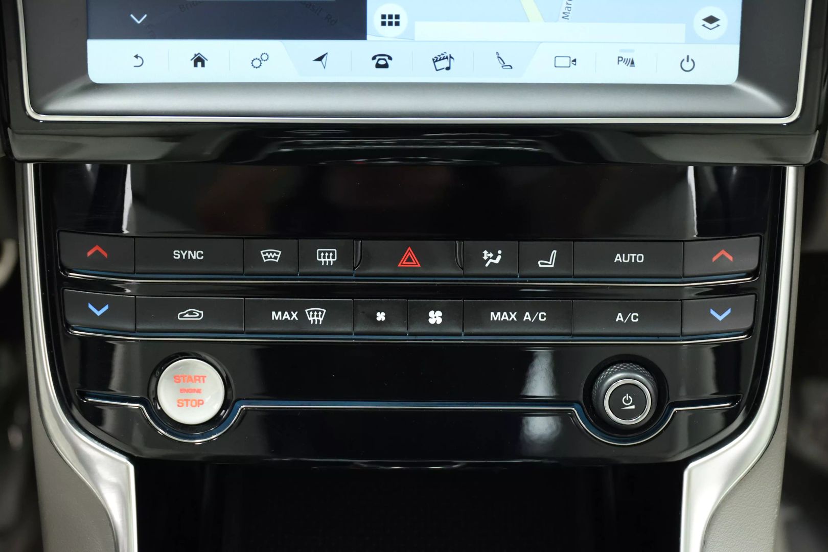 2019 Jaguar Xe - Image 37