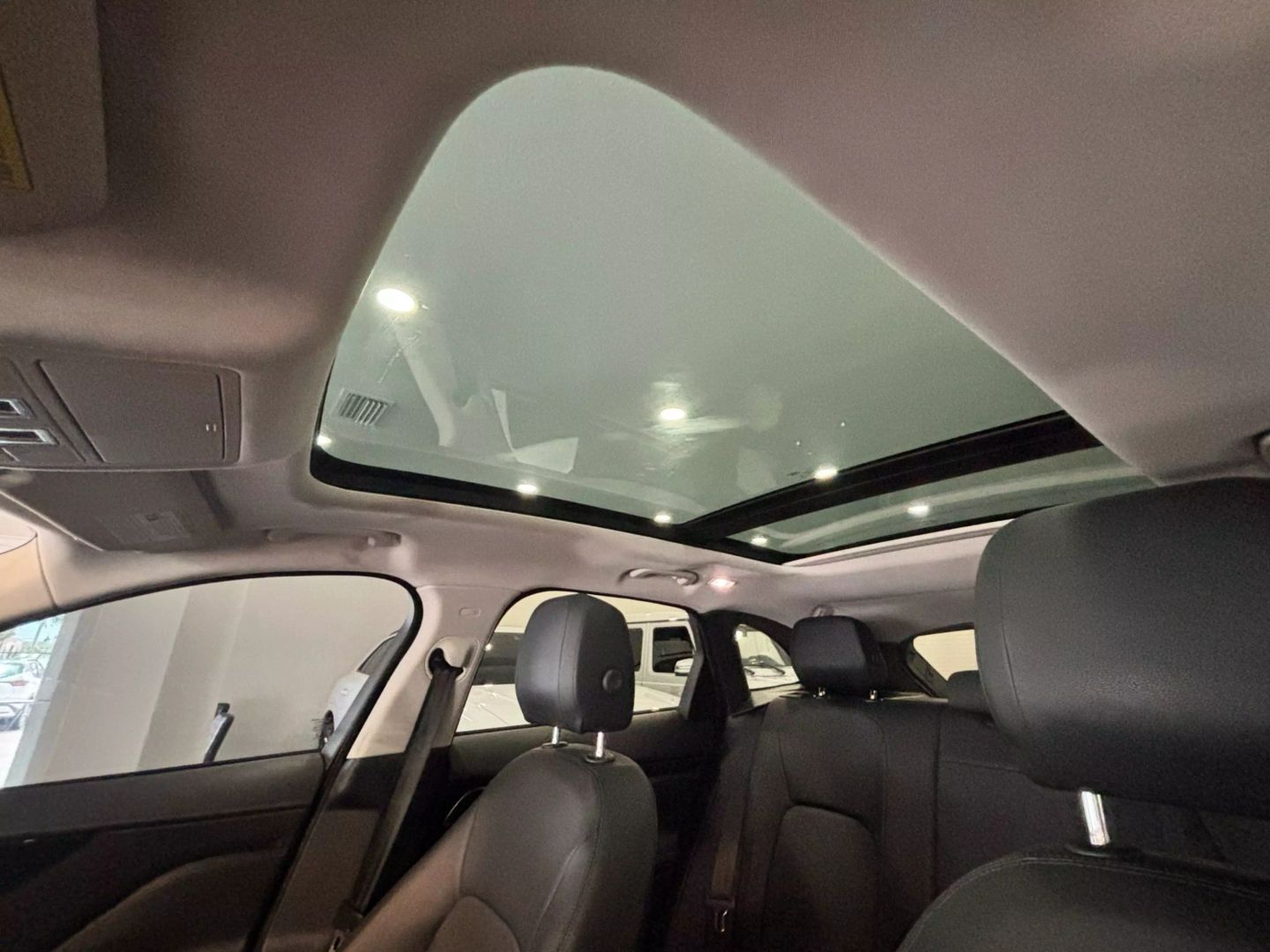 2018 Jaguar F-pace 30t Premium Sport Utility 4d - Image 12