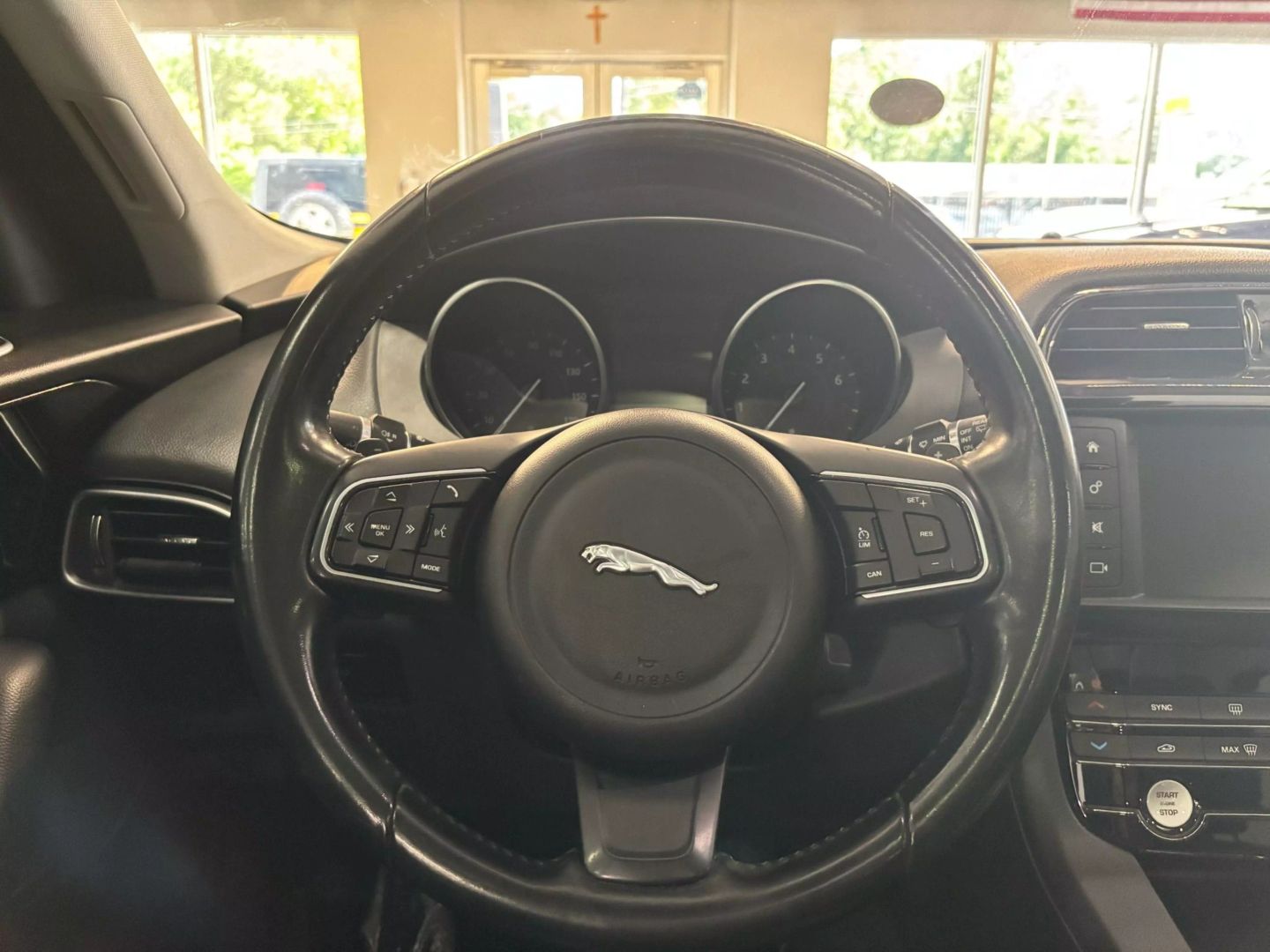 2018 Jaguar F-pace 30t Premium Sport Utility 4d - Image 23
