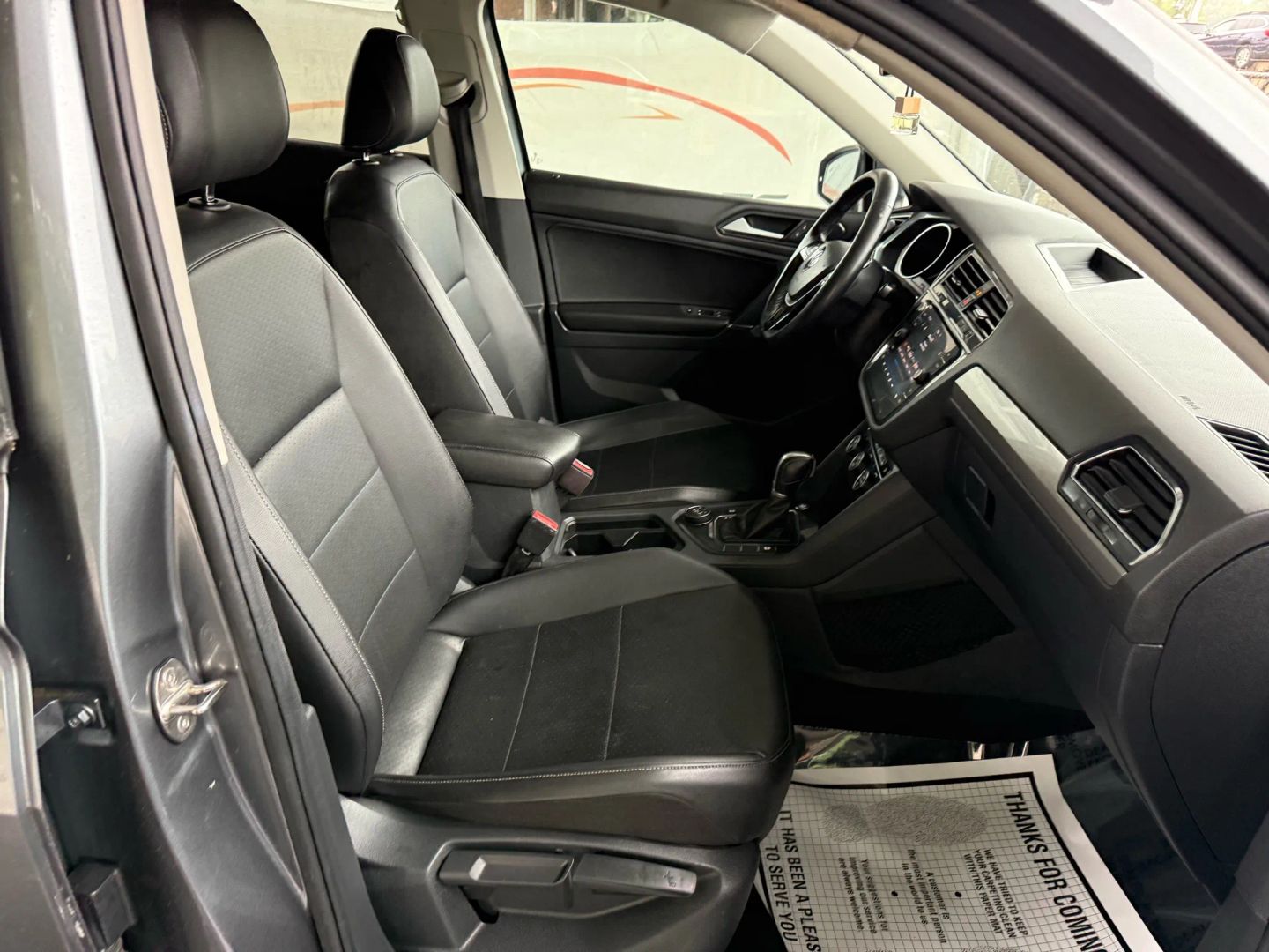 2018 Volkswagen Tiguan - Image 25