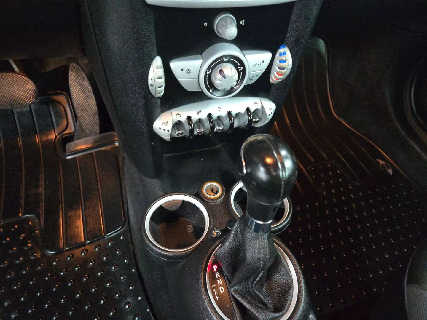 2010 Mini Convertible - Image 23