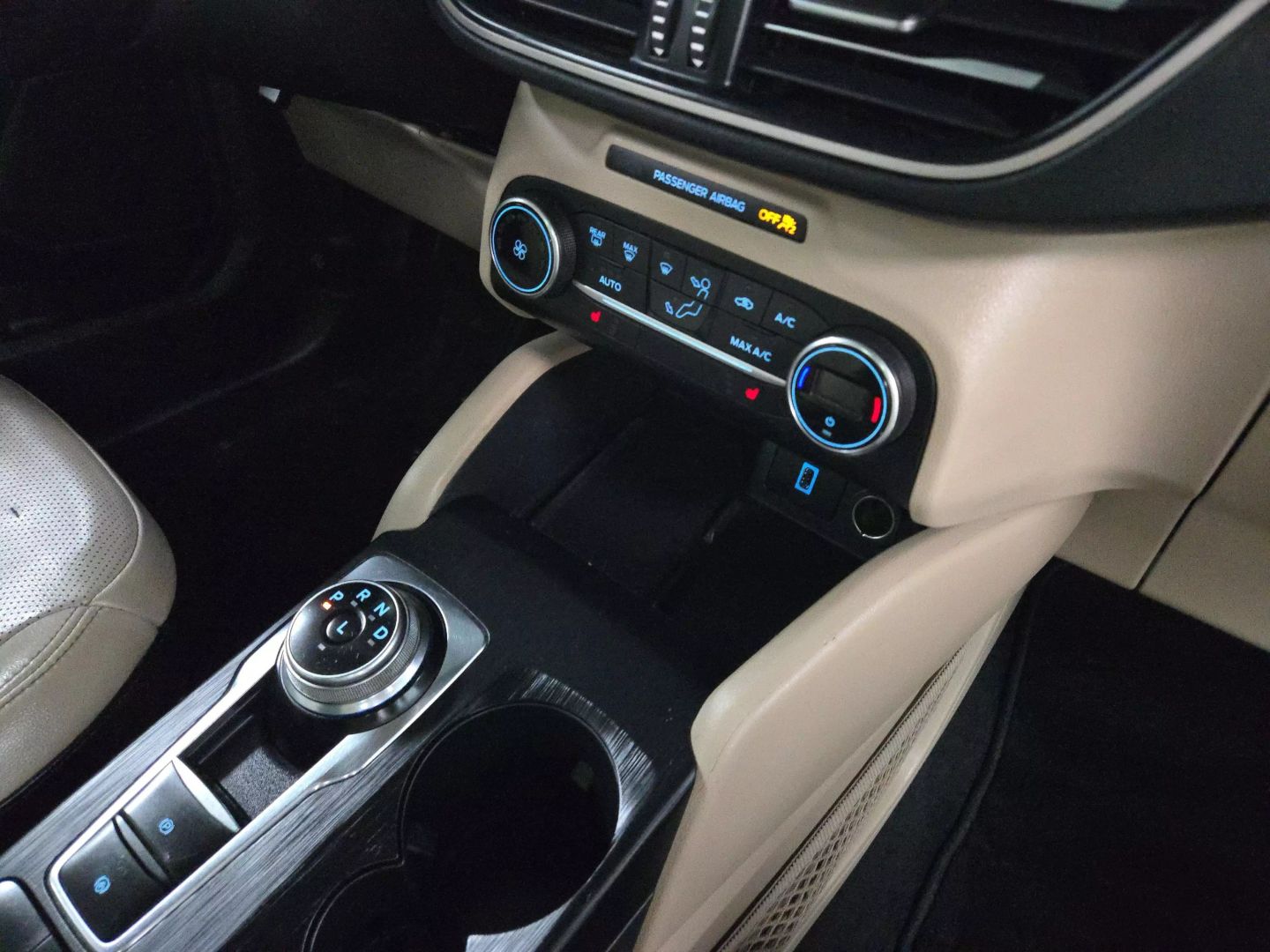 2020 Ford Escape - Image 28