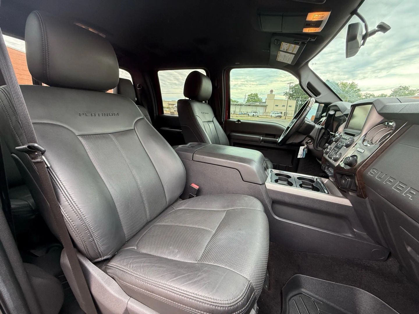 2015 Ford F250 Super Duty Crew Cab - Image 19