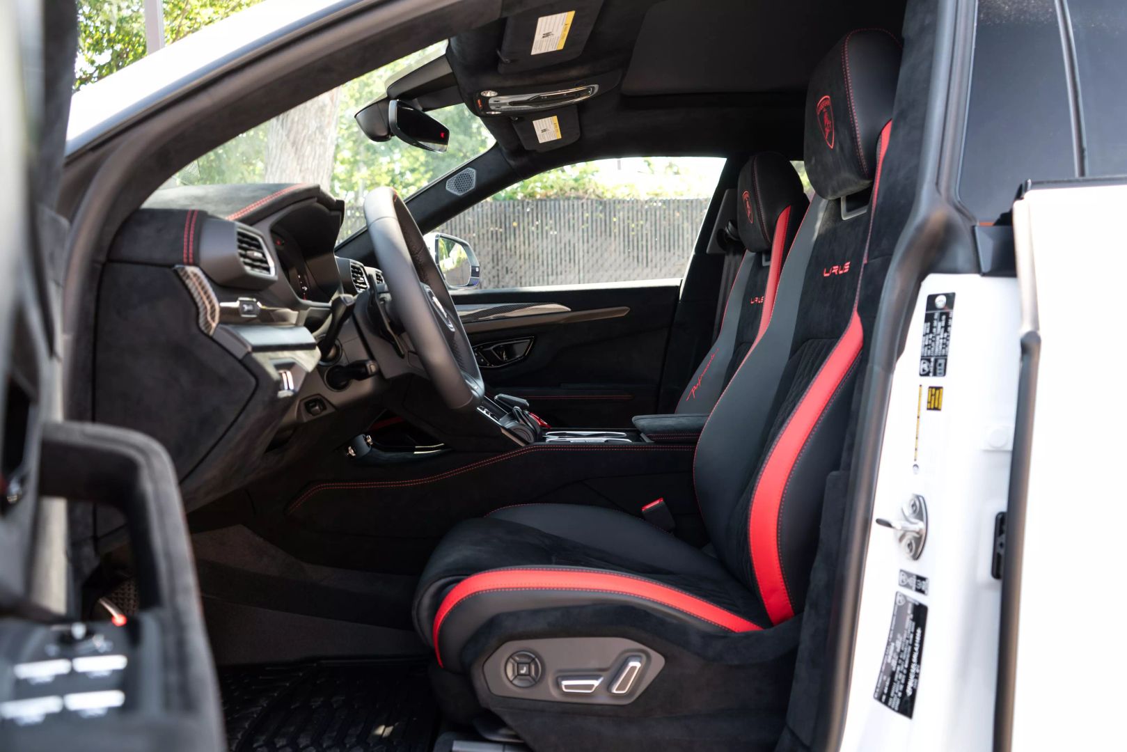 2024 Lamborghini Urus - Image 30