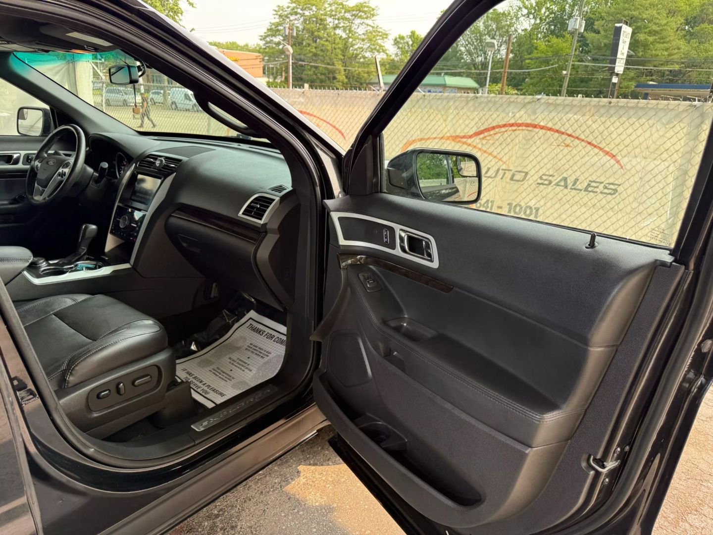 2015 Ford Explorer - Image 25